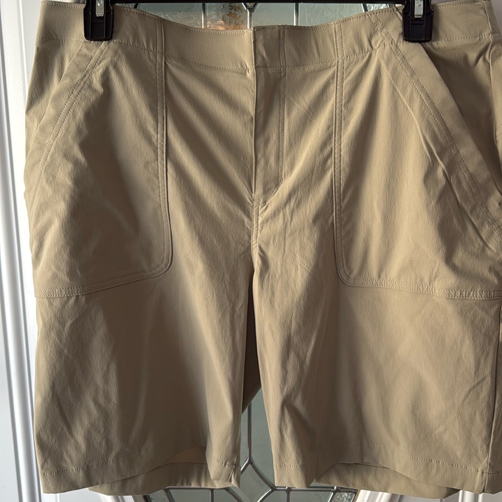 NWOT Eddie Bauer Horizon Bermuda Shorts-Tan-Size 16